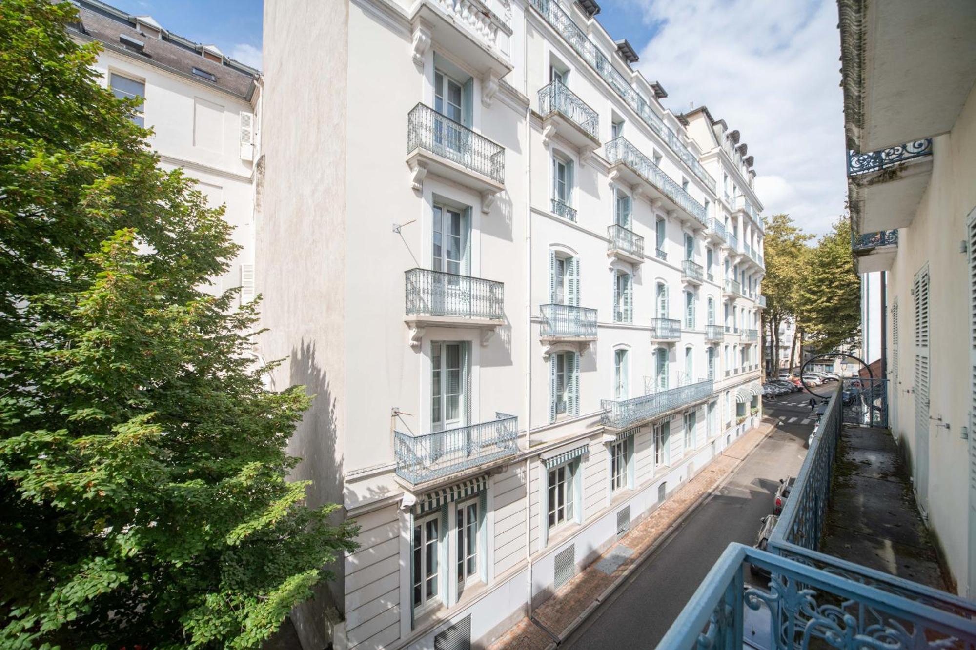 Residence Serbie - Appartements Design Et Climatises En Centre Ville Vichy Bagian luar foto