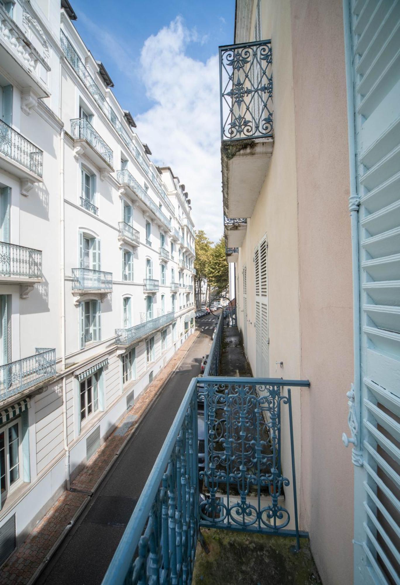 Residence Serbie - Appartements Design Et Climatises En Centre Ville Vichy Bagian luar foto