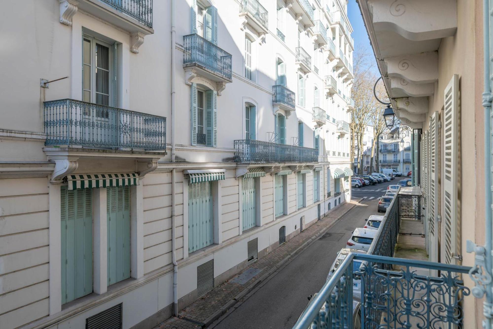 Residence Serbie - Appartements Design Et Climatises En Centre Ville Vichy Bagian luar foto